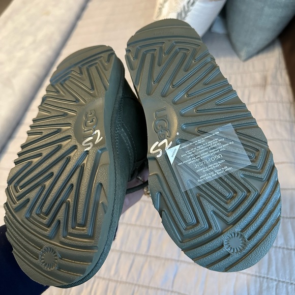 Olive Green UGG boots - Picture 4 of 4